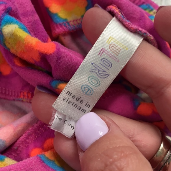 ♥️Lot of 3 LuLaRoe printed leggings hearts ♥️ - Picture 2 of 4